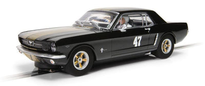 Scalextric Coche Ford Mustang Estándar negro y dorado C4405